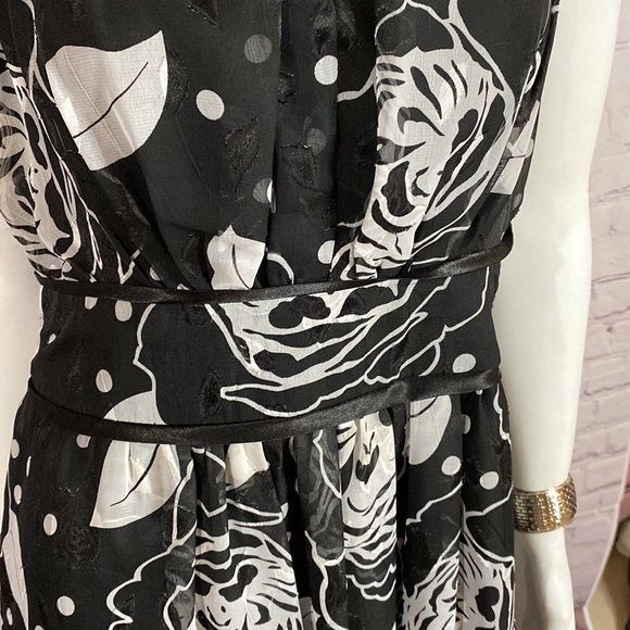 Black and white floral midi dress - Picture 3 of 5